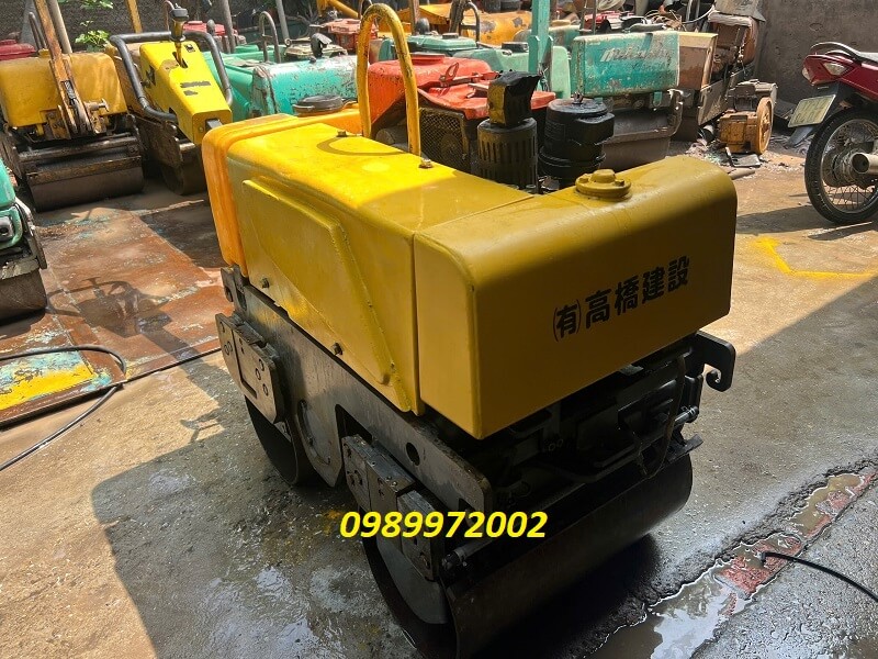 máy lu dắt tay sakai hs65st