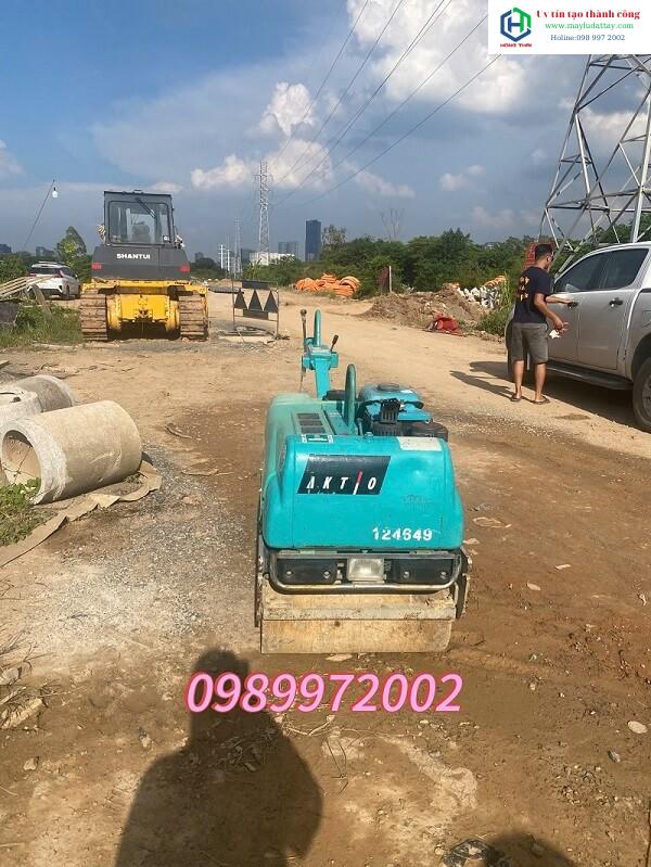 cho thuê máy lu dắt tay