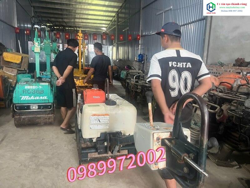 thuê máy lu dắt tay